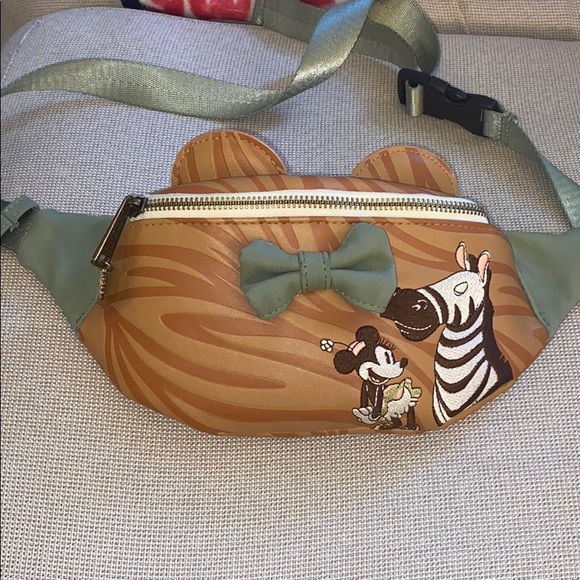 minnie safari loungefly